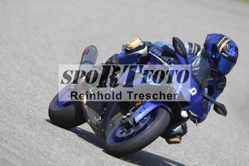 Archiv-2025/09 22.04.2025 Cornu Master School ADR/rot-rouge/0-1